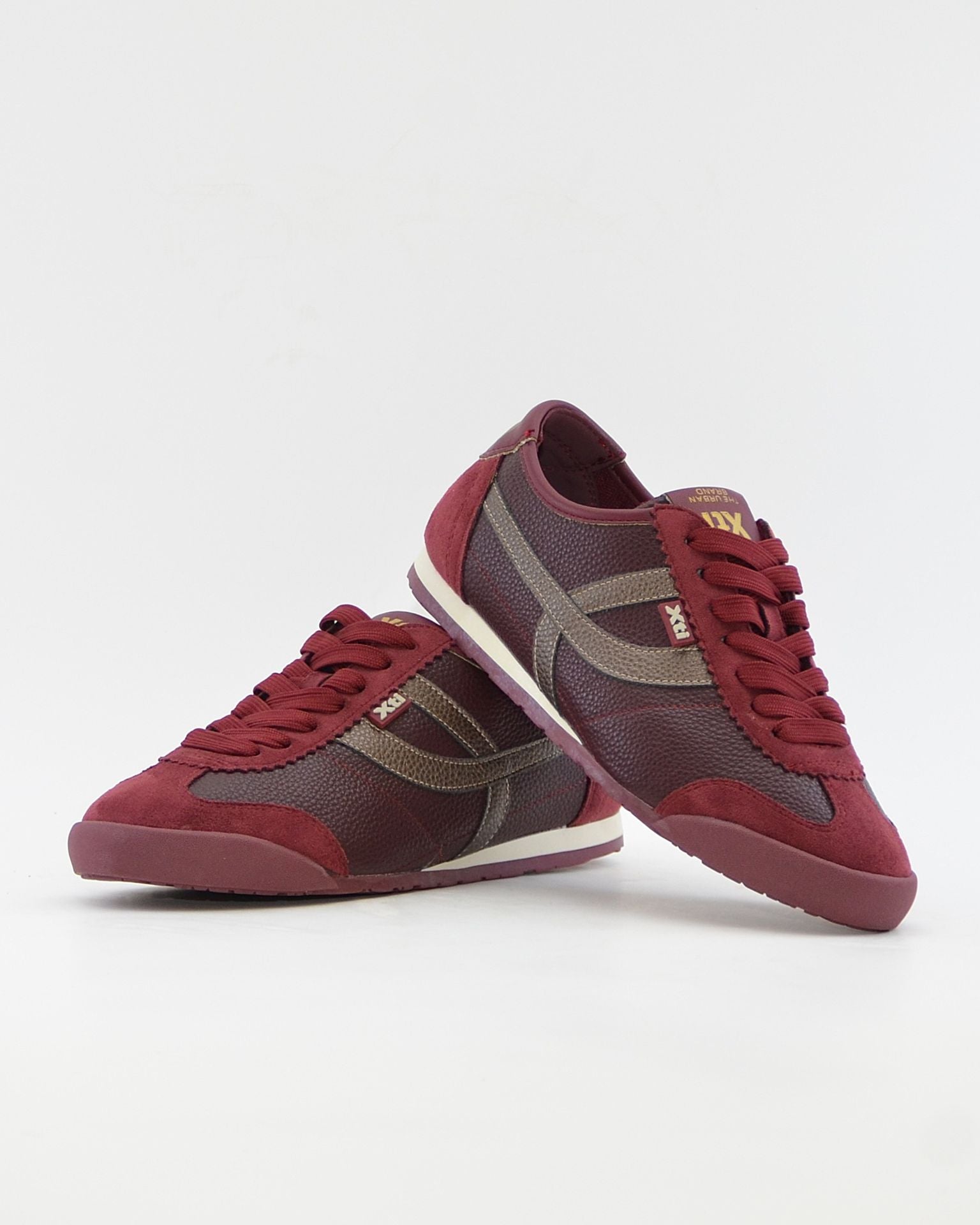 DEPORTIVO SNEAKER MUJER PLANA COLOR BURDEOS XTI 146146