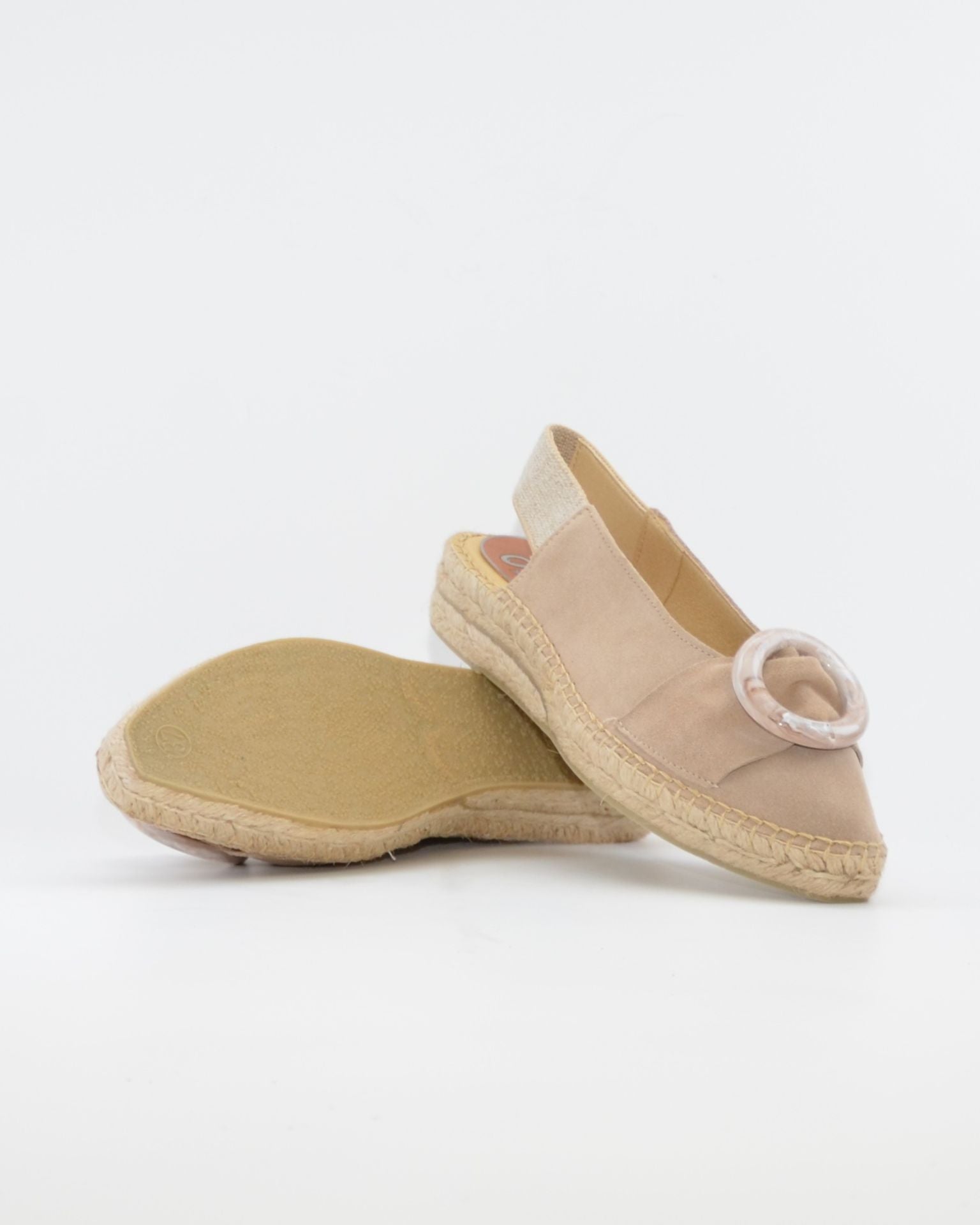 ALPARGATA DESTALONADA SALVI COLOR BEIGE ADORNO BOTON CAREY