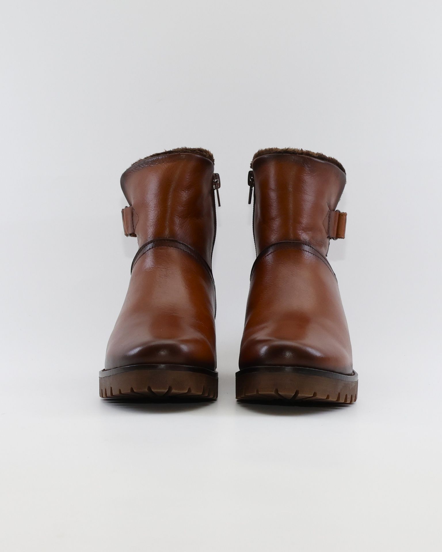 BOTA MUJER PLANA CON VELCRO COLOR CUERO GIORDA 23389