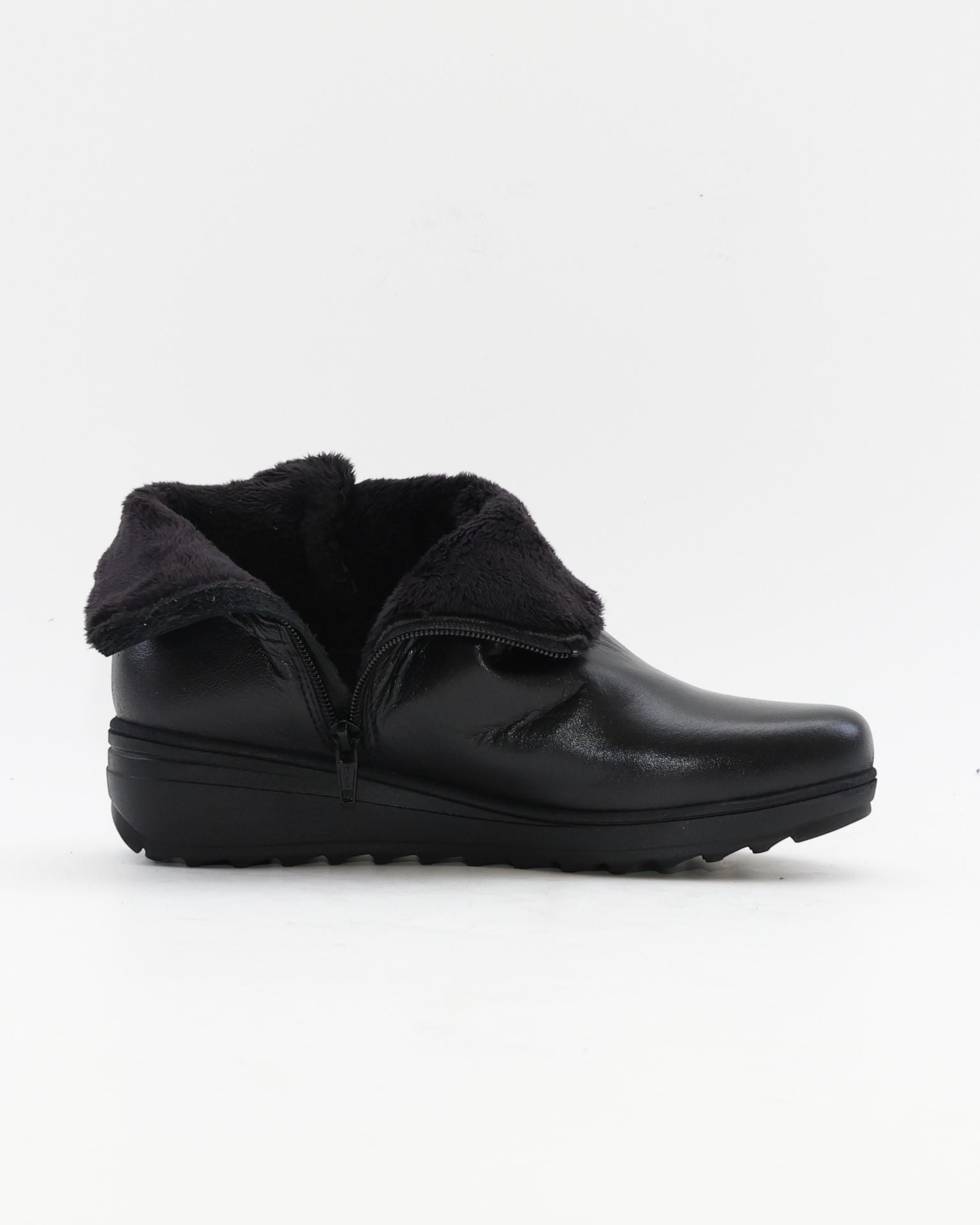 BOTINES DE MUJER CON CUÑA BAJA COLOR NEGRO GIORDA 27681
