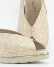 SANDALIA CUÑA BAJA MUJER ANCHO ESPECIAL PITILLOS 11044 ORO
