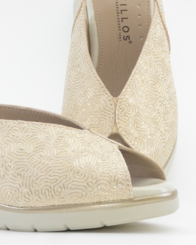 SANDALIA CUÑA BAJA MUJER ANCHO ESPECIAL PITILLOS 11044 ORO