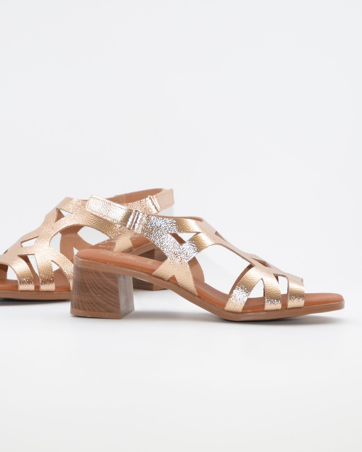 SANDALIA MUJER PLATINO TACON BAJO PLANTA DE GEL OH MY SANDALS 5992 CAVA
