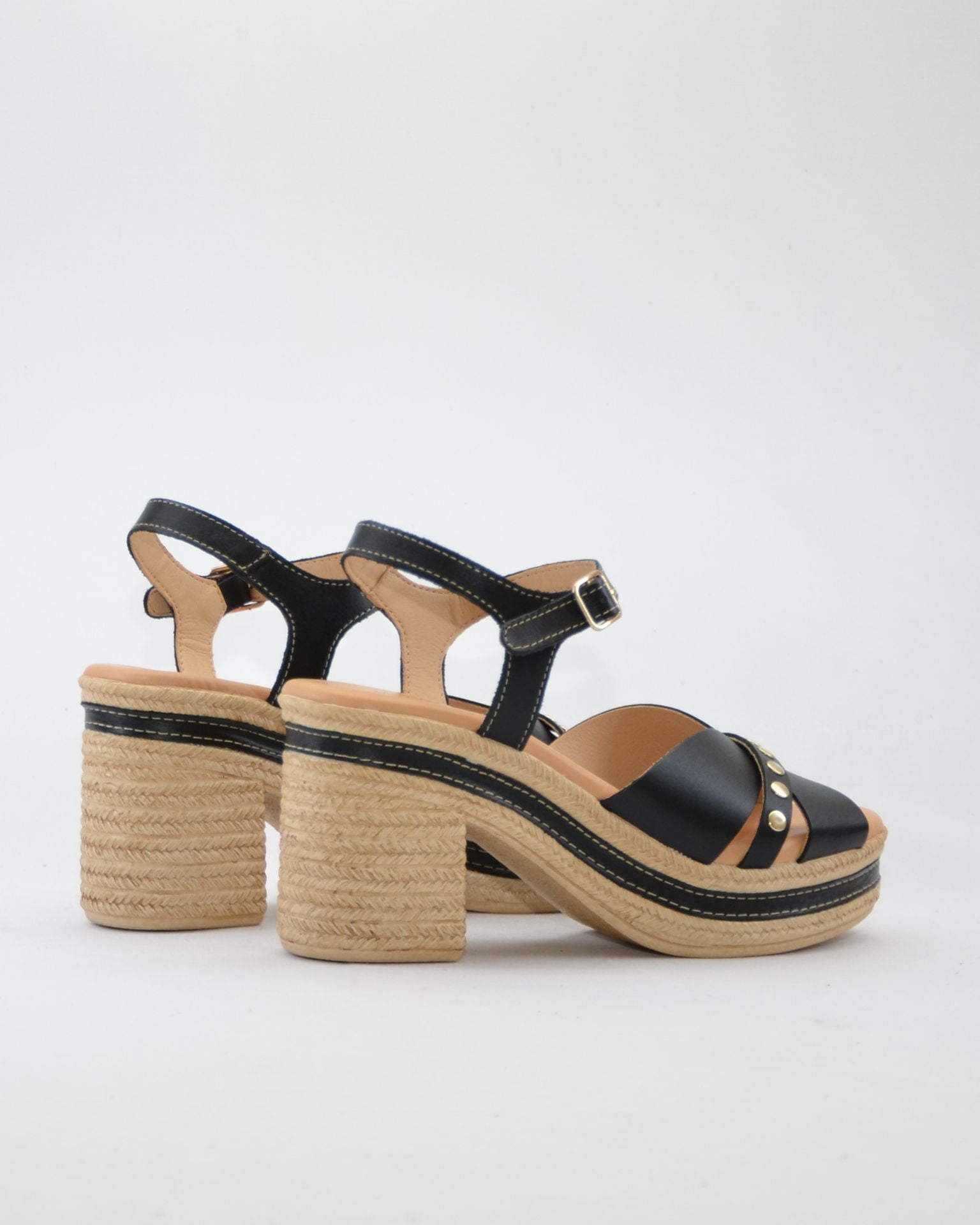 SANDALIA MUJER TACON Y PLATAFORMA COLOR NEGRO CON TACHAS PITILLOS 30213