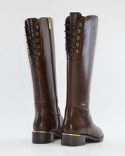 BOTA PLANA MUJER COLOR MARRÓN CON APERTURA AJUSTABLE EN EL GEMELO CARMELA 164010