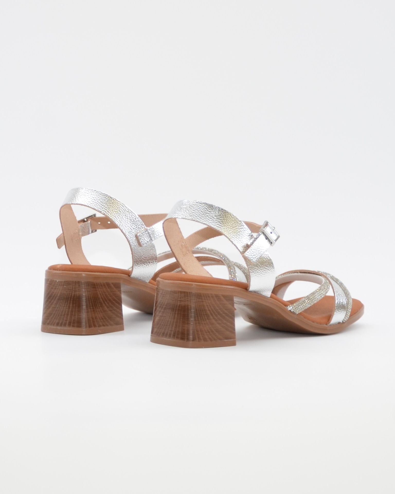 SANDALIA MUJER COLOR PLATA TACON PLANTA DE GEL OH MY SANDALS 5905