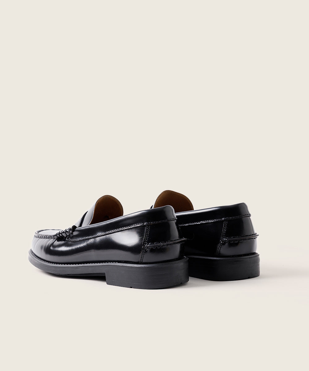 MOCASIN COSIDO A MANO NEGRO ANTIFAZ 100 PISO DE GOMA