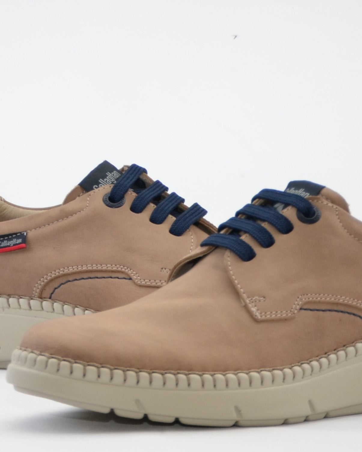 ZAPATO PARA HOMBRE CORDONES COLOR TAUPE CALLAGHAN 53505