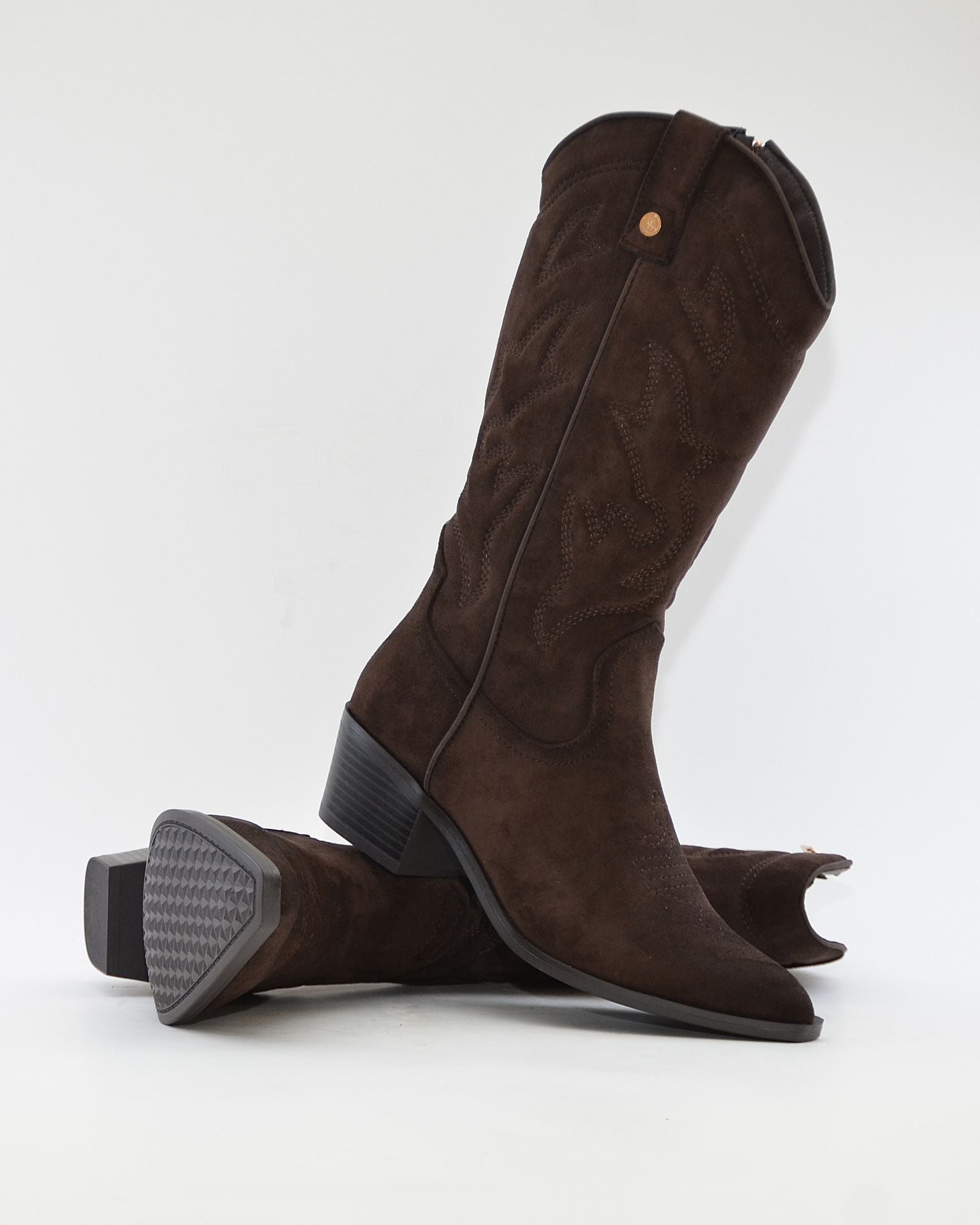 BOTA COWBOY COLOR MARRÓN CHOCOLATE CON CREMALLERA  XTI 144308