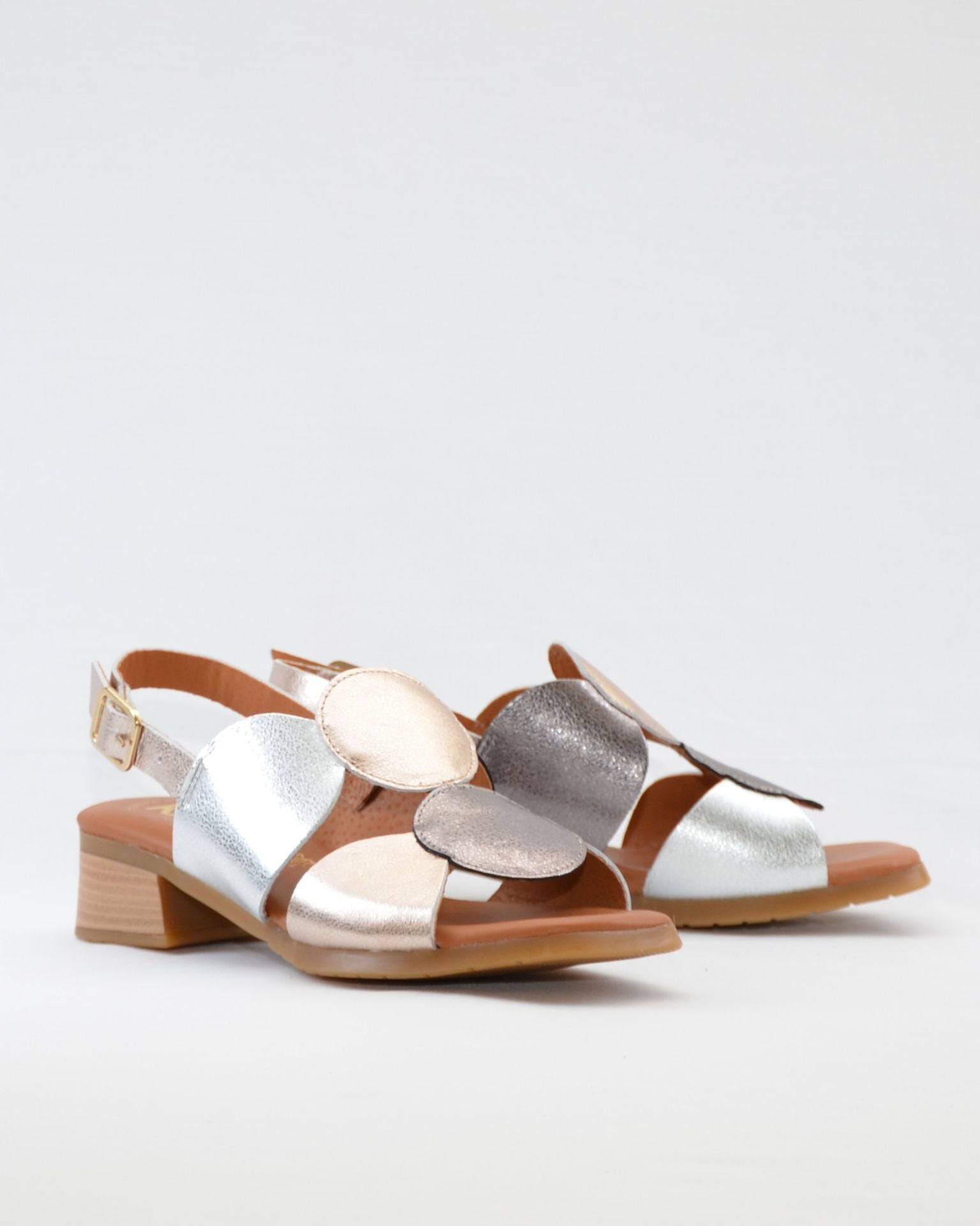 SANDALIA TACON BAJO PLATA MULTI KAOLA 2684 PLANTA DE GEL
