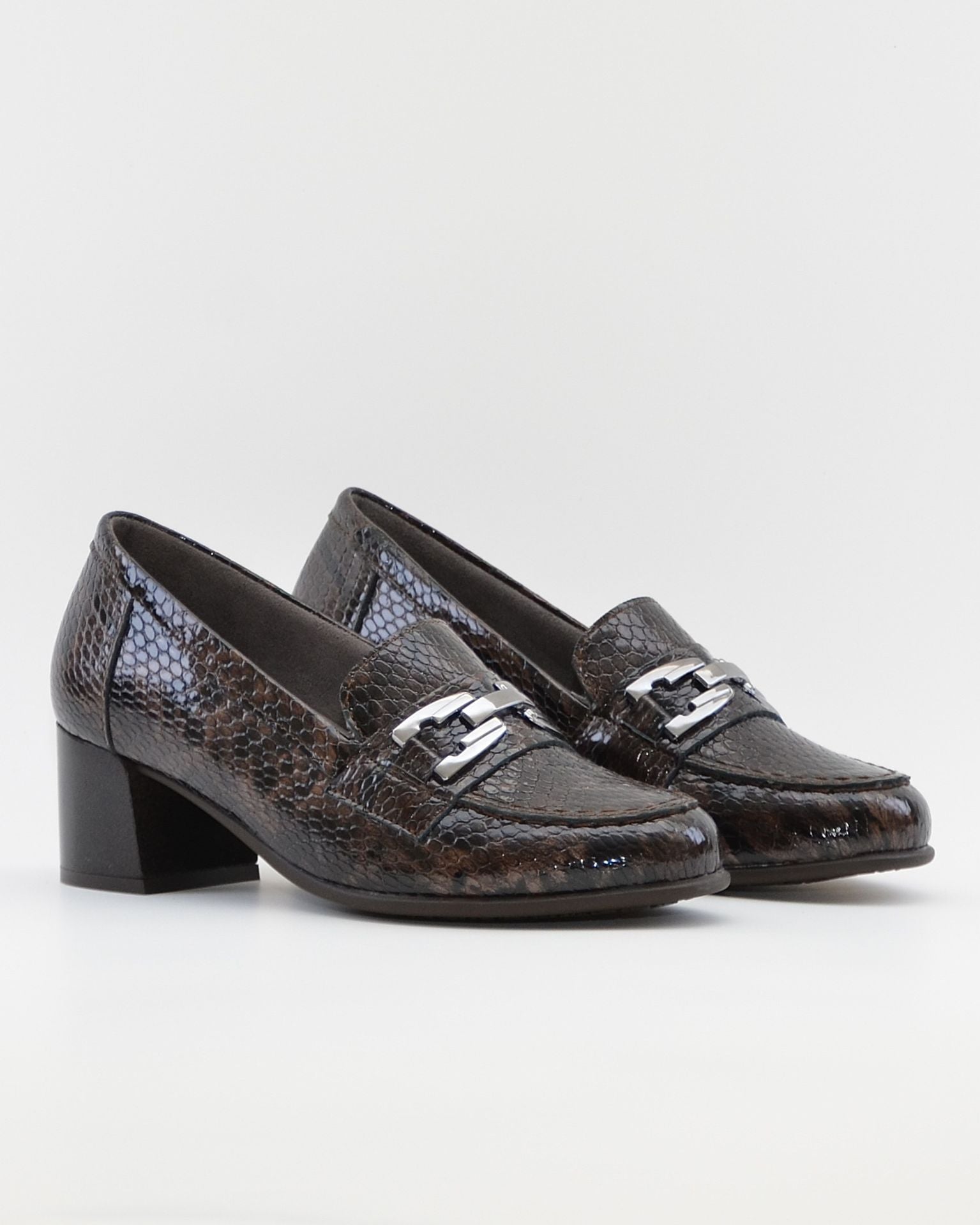 ZAPATO MUJER ANCHO ESPECIAL CON PLANTILLA EXTRAIBLE CHAROL PITÓN MARRÓN PITILLOS 11643