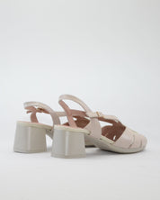 SANDALIA VESTIR TACON CUADRADO COLOR NUDE ADORNO DORADO PITILLOS 11215