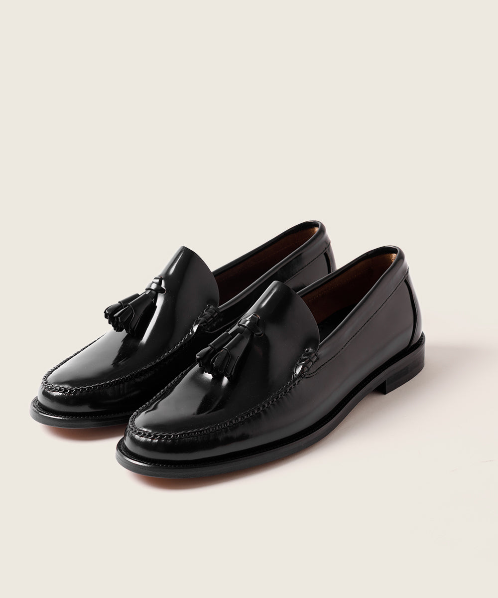 MOCASIN COSIDO A MANO NEGRO BORLAS 801 SUELA DE CUERO