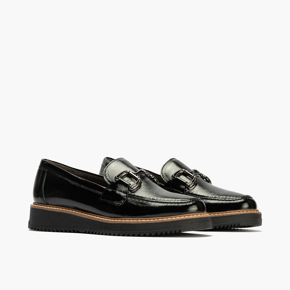 MOCASIN PLANO CHAROL NEGRO PISO BAJO 10760
