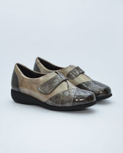 ZAPATO MUJER ANCHO ESPECIAL PLANTILLA EXTRAIBLE CHAROL GRIS