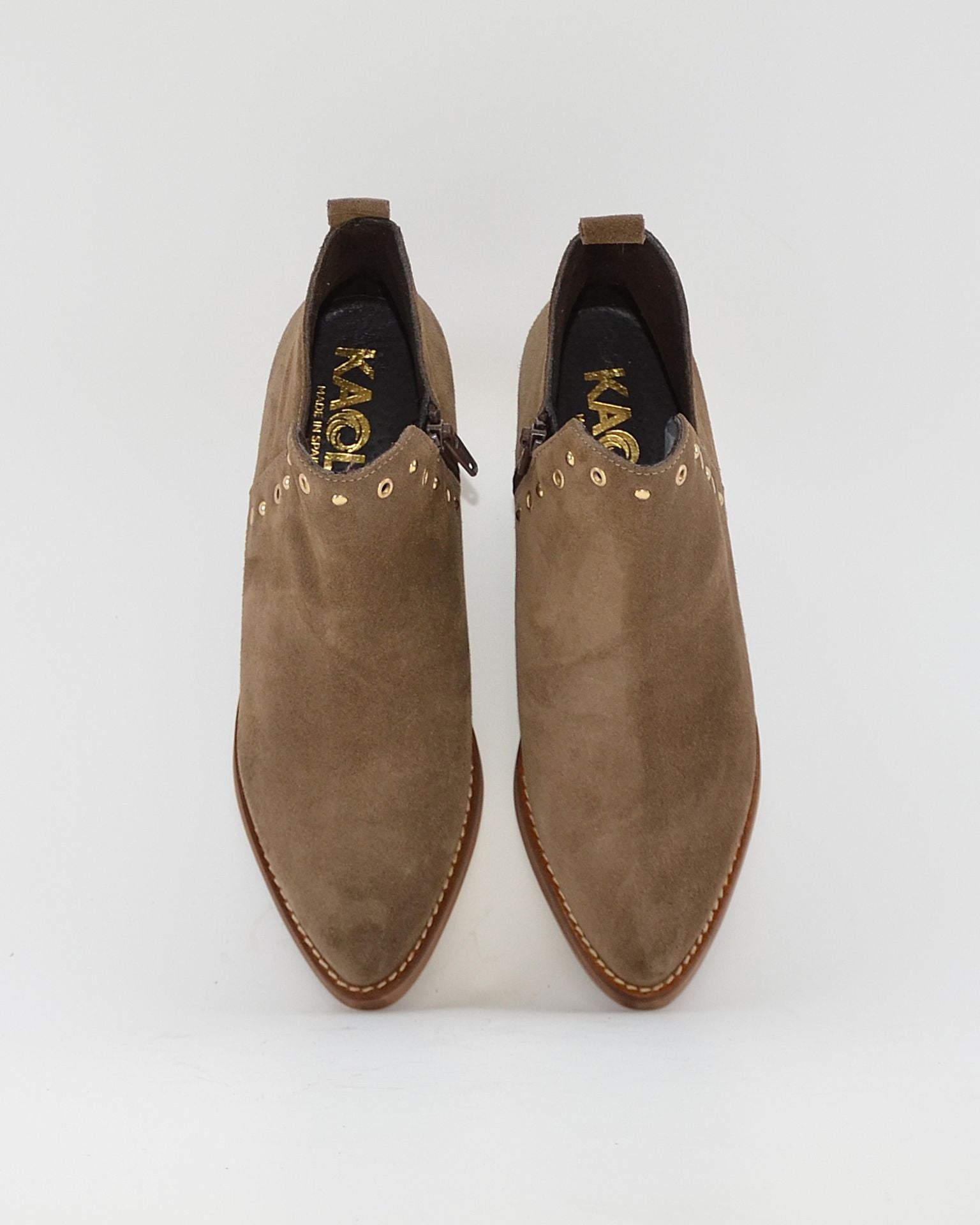 BOTIN MUJER COWBOY SERRAJE TAUPE CON TACHAS KAOLA 3504