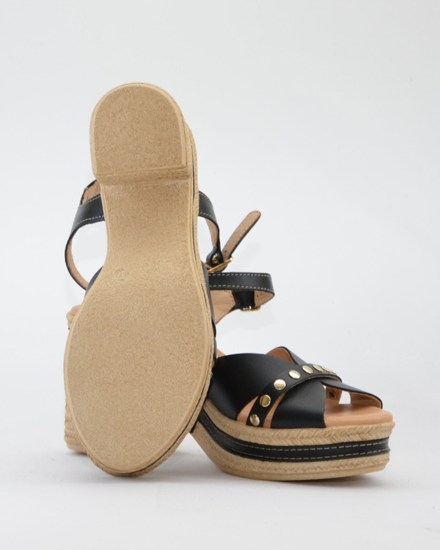 SANDALIA MUJER TACON Y PLATAFORMA COLOR NEGRO CON TACHAS PITILLOS 30213