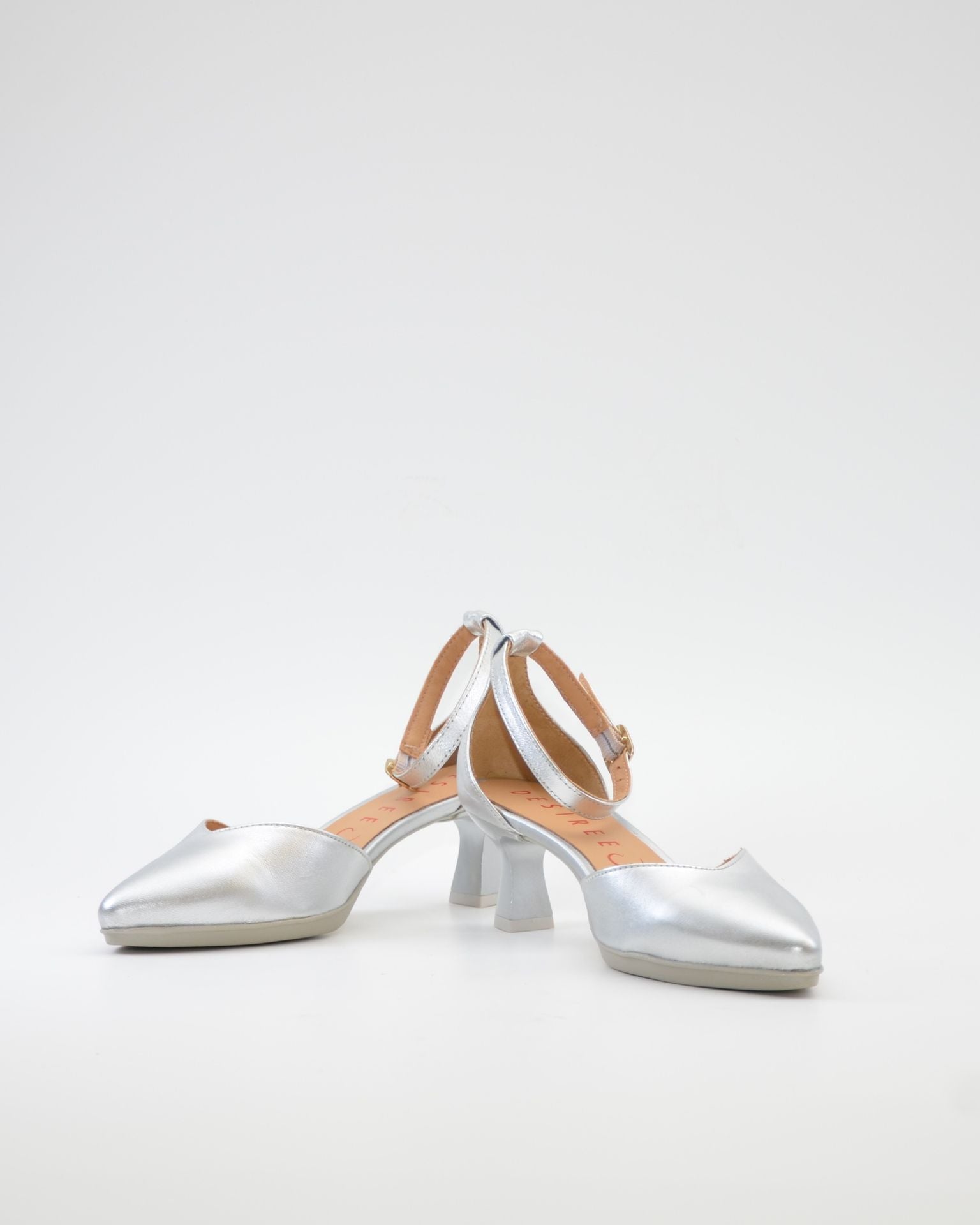 ZAPATO VESTIR MUJER PUNTERA Y TALON CERRADO CON PULSERA COLOR PLATA DESIREE MACA 3