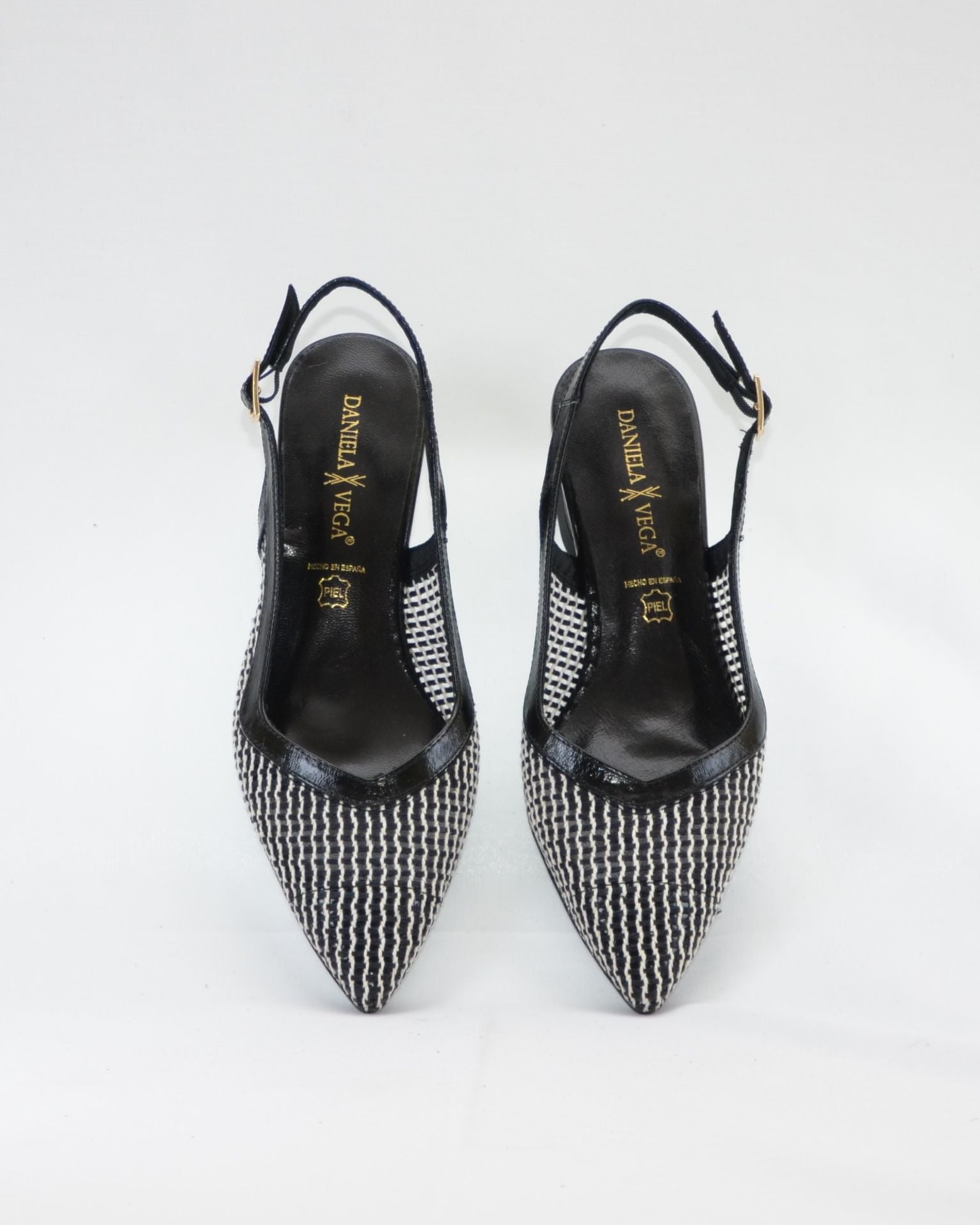 ZAPATO VESTIR MUJER DESTALONADO TACON BAJO DANIELA VEGA CON REJILLA NEGRO BLANCO