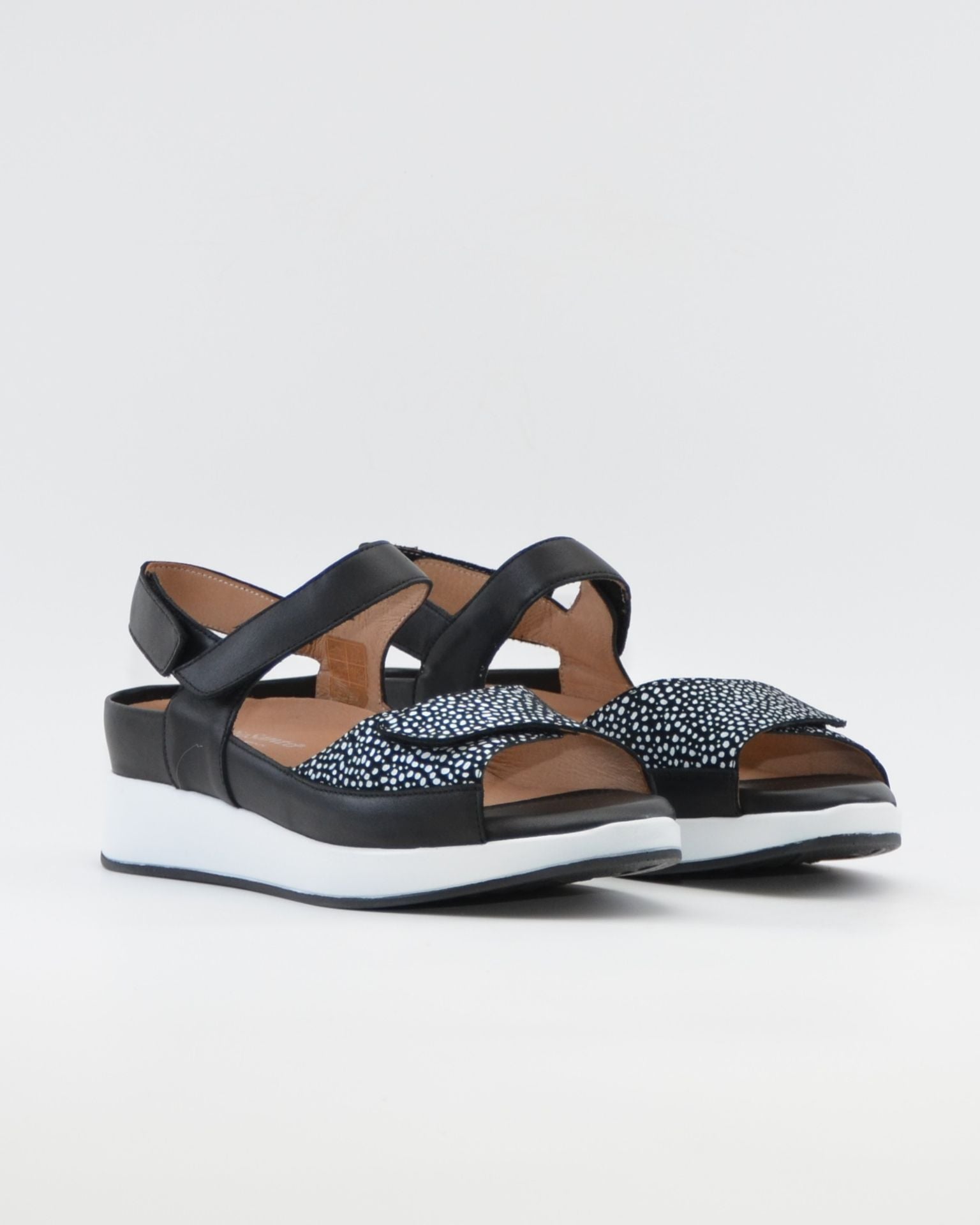 SANDALIA PLANTILLA EXTRAIBLE MUJER TRES VELCROS ANCHO ESPECIAL COLOR NEGRO PIE SANTO 260422