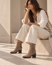 BOTIN MUJER COWBOY SERRAJE TAUPE CON FLECOS CARMELA 164252