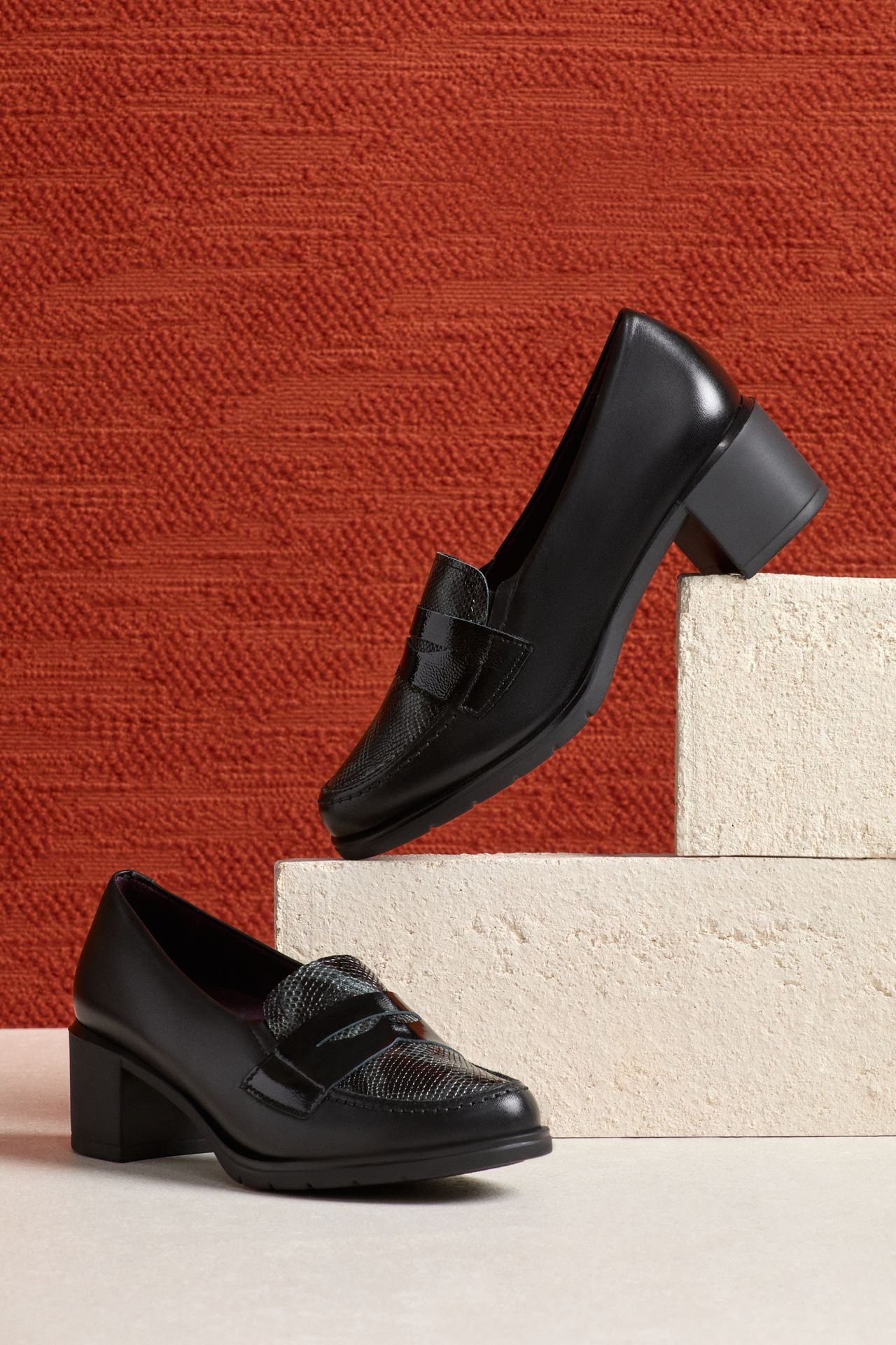 MOCASIN TACON MEDIO NEGRO 10740