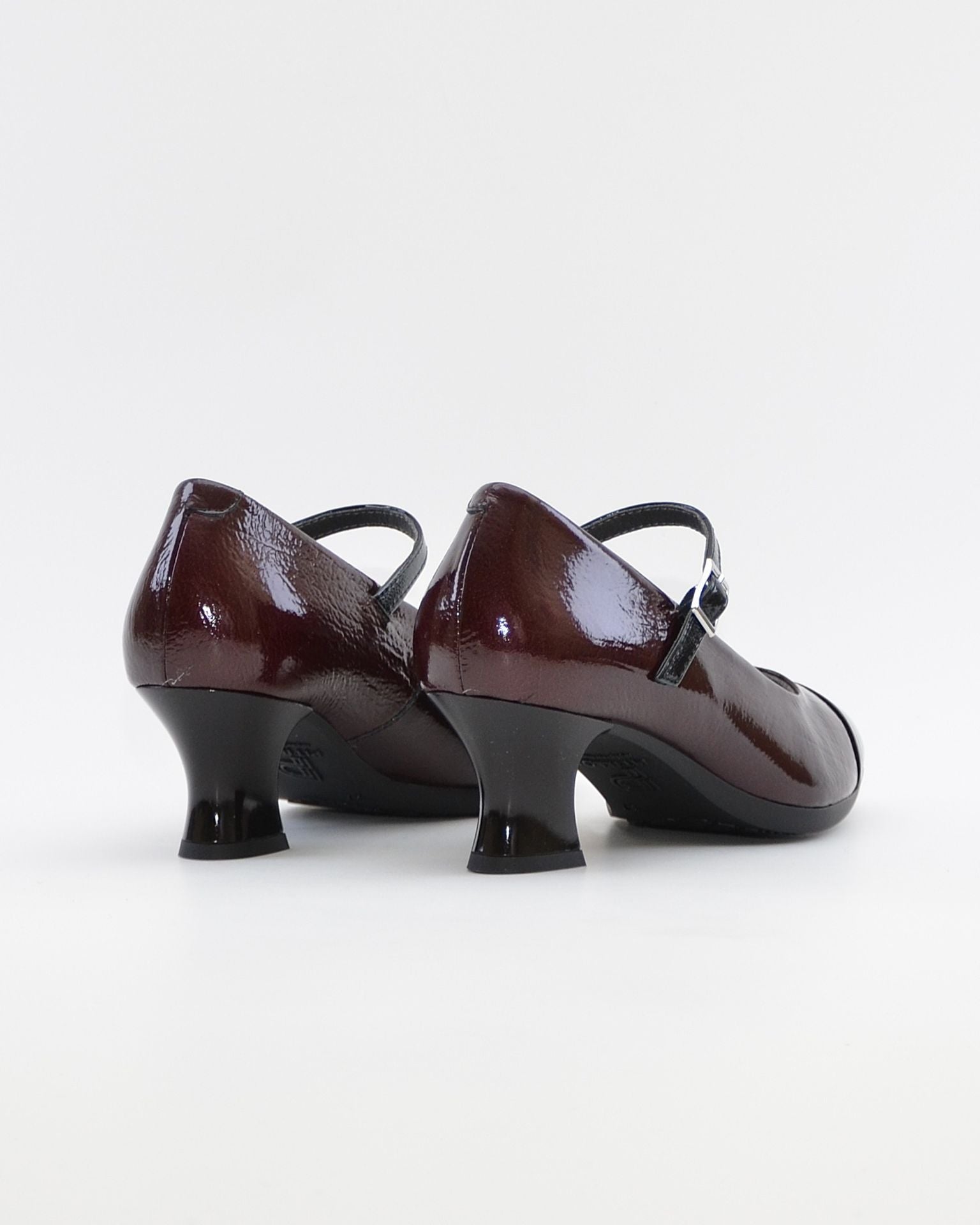 ZAPATO SALON MUJER CON PULSERA CHAROL BURDEOS Y NEGRO PITILLOS 11683