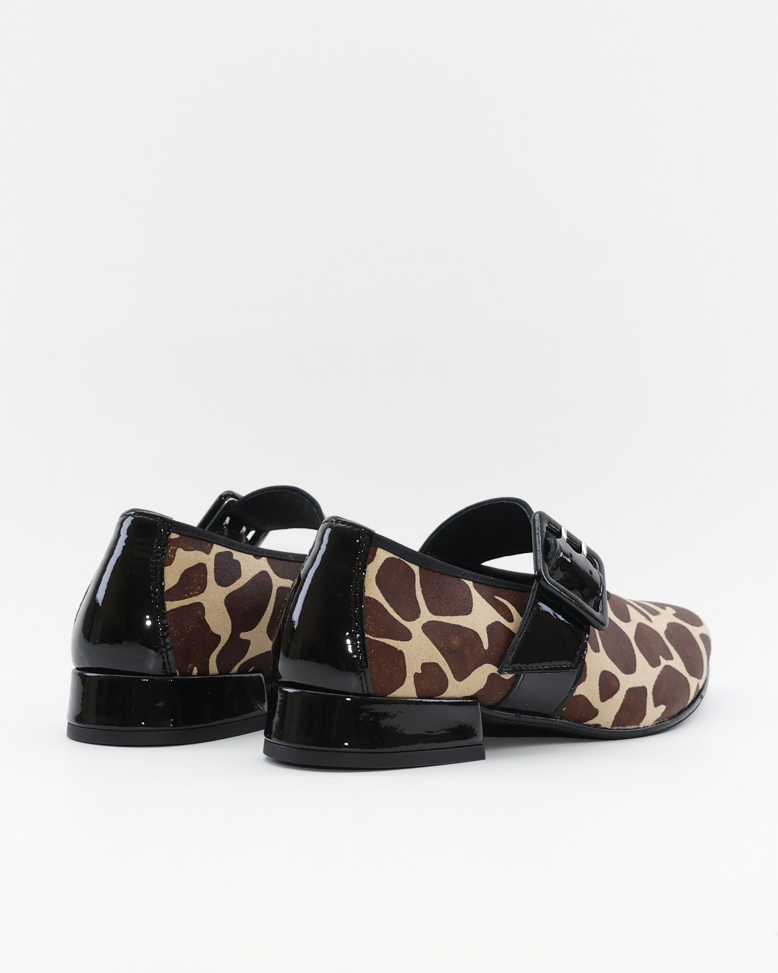 MERCEDITAS MUJER ANIMAL PRINT JIRAFA CHAROL NEGRO CON CORREA Y HEBILLA LACOMBA CEDAR