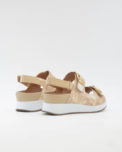 SANDALIA DOS HEBILLAS PLANTILLA EXTRAIBLE MUJER CIERRE TRES VELCROS ANCHO ESPECIAL COLOR BEIGE PIE SANTO 260427