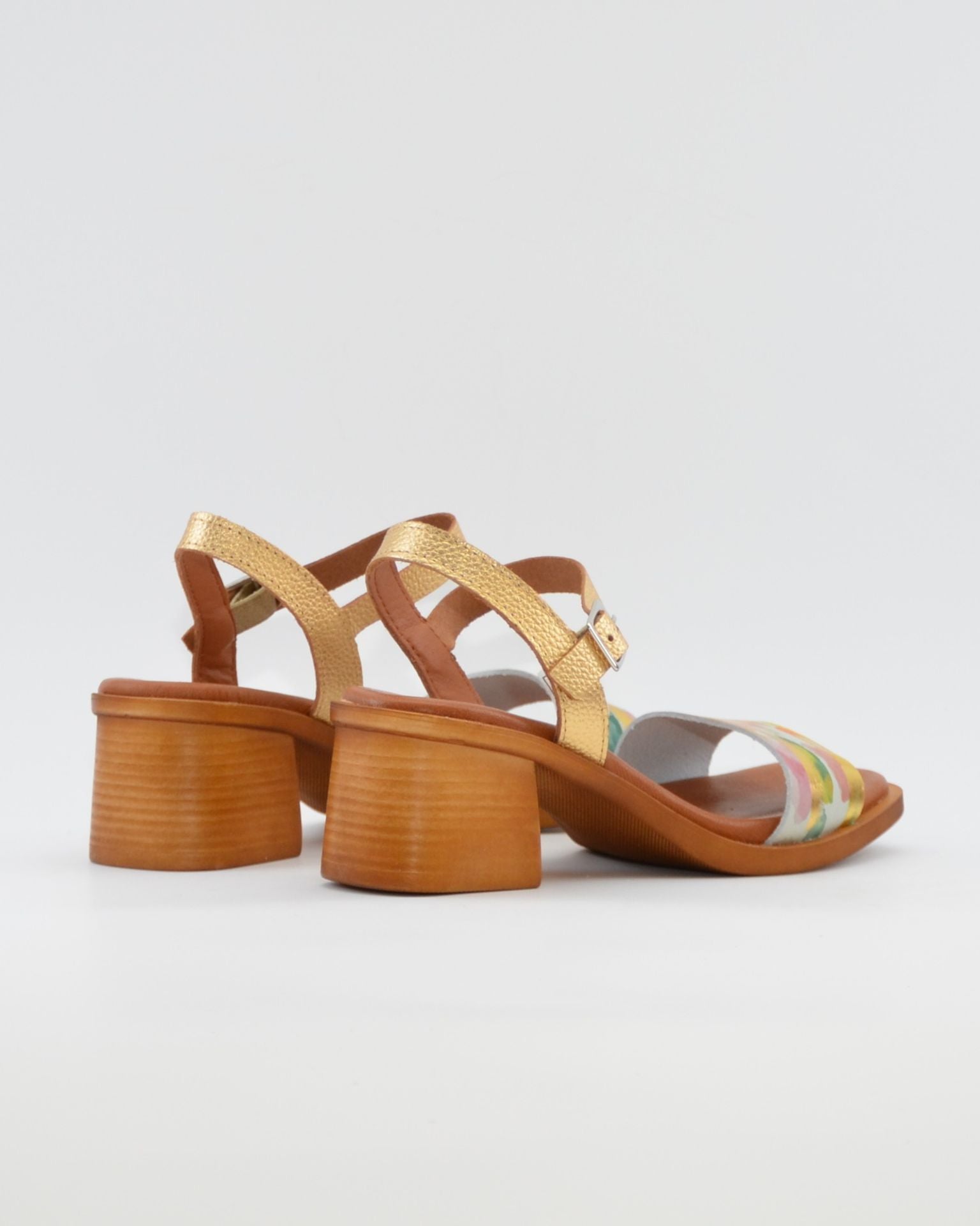 SANDALIA MUJER TACON MEDIO PLANTA DE GEL COLOR DORADO ACUARELA JORDANA 2290