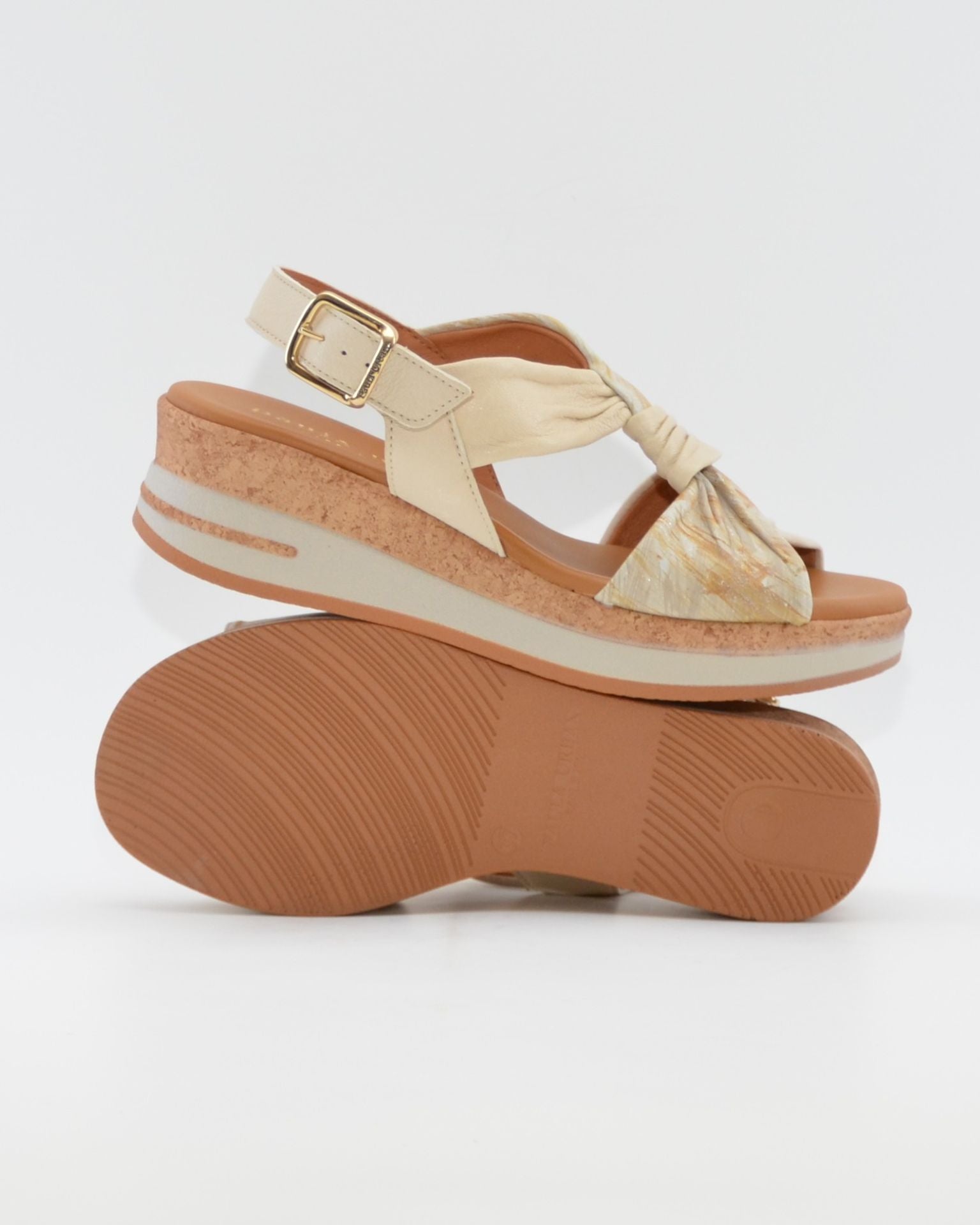 SNDALIA MUJER CUÑA COLOR BLANCO ROTO PLANTA ACOLCHADA PAULA URBAN 35-710 OFF WHITE