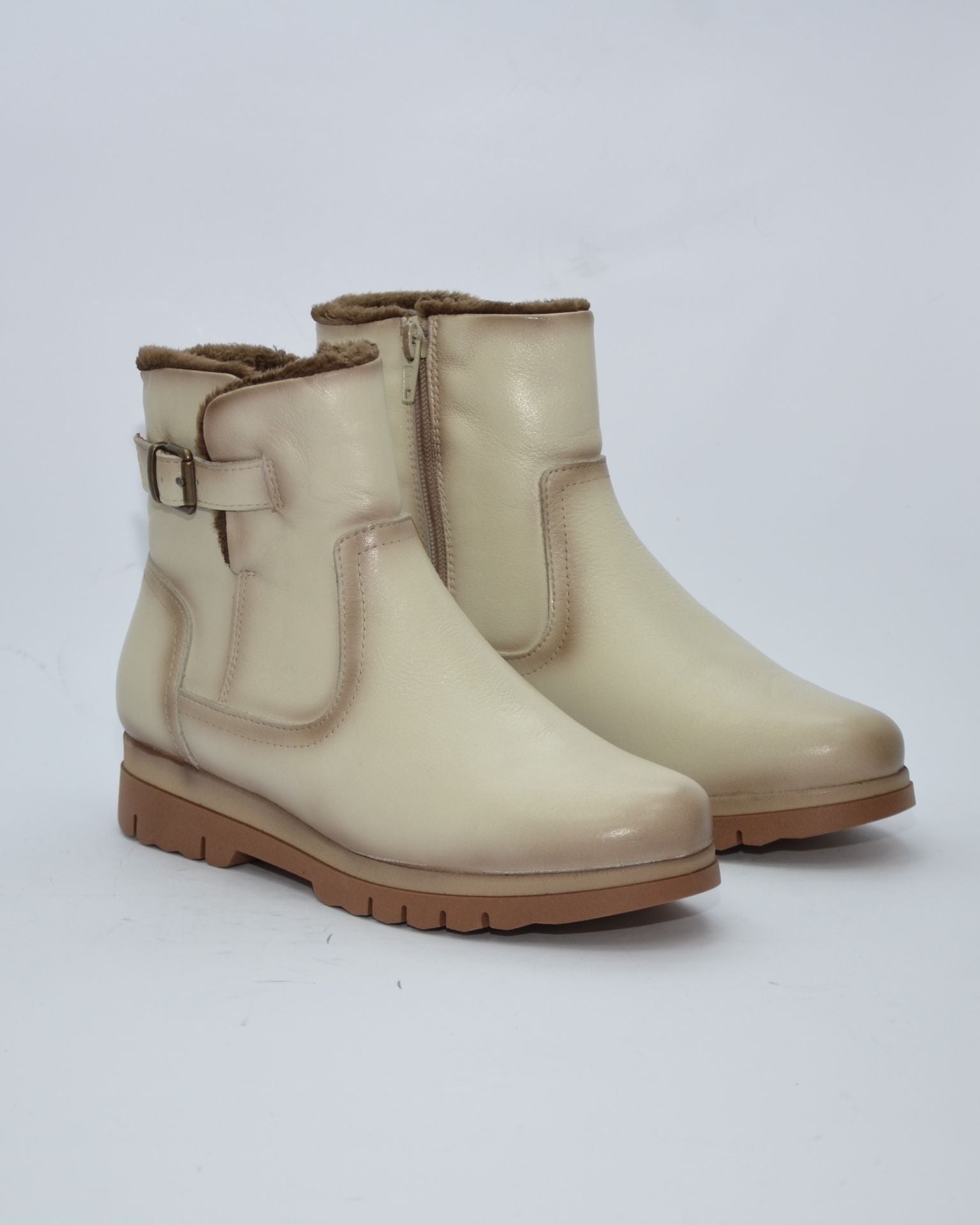 BOTINES DE MUJER PLANOS CON CREMALLERA EN COLOR HIELO