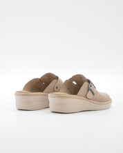 ZAPATILLA MUJER CUÑA BEIGE CON PLANTILLA EXTRAIBLE CERRADA DE LA PUNTERA CON HEBILLA  J.ORTEGA 4031 A