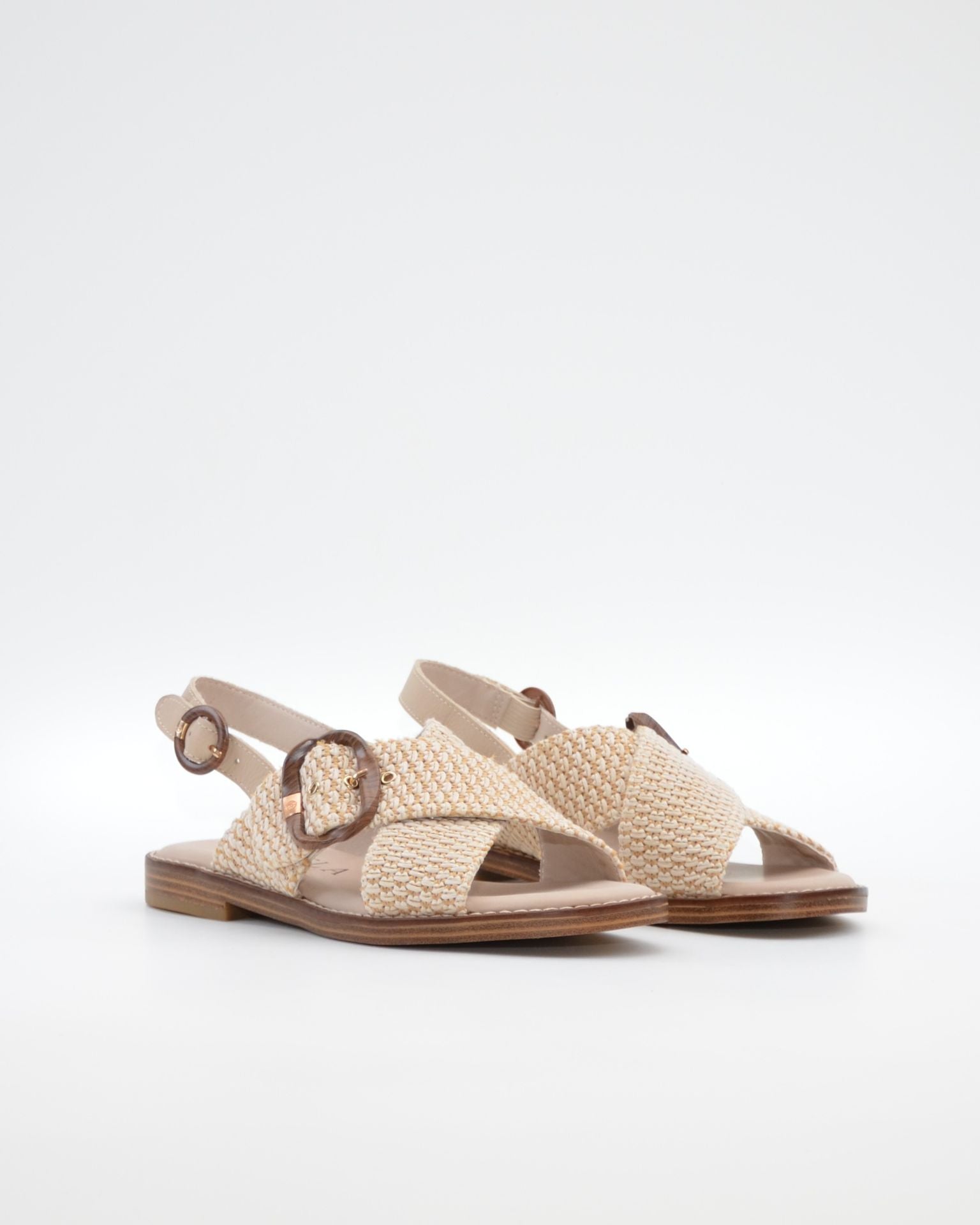 SANDALIA MUJER PLANA BEIGE CON DETALLES EN CUERDA TRENZADA CARMELA 163160