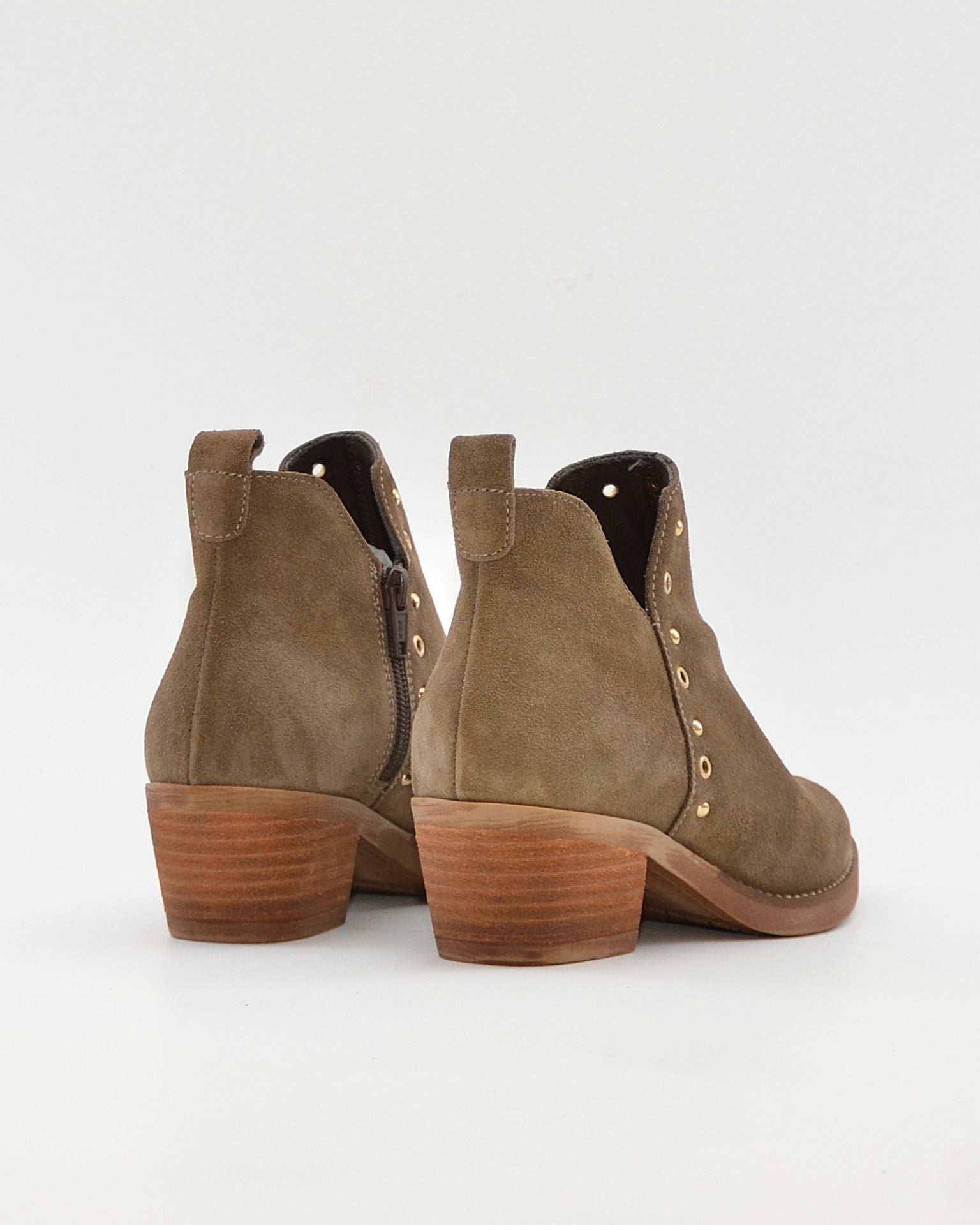 BOTIN MUJER COWBOY SERRAJE TAUPE CON TACHAS KAOLA 3504
