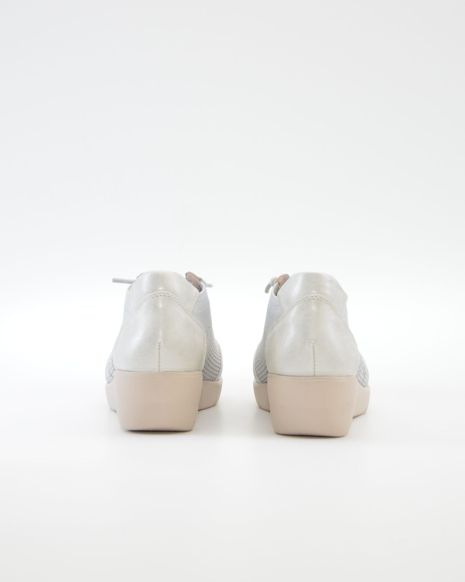 ZAPATO DE CORTE DEPORTIVO MUJER CON CUÑA Y CORDON ELASTICO TREINTAS L4569 PLATA