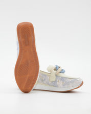 MOCASIN DEPORTIVO MUJER COLOR HIELO BORDADO FLORES THE HAPPY MONK VANITY 011