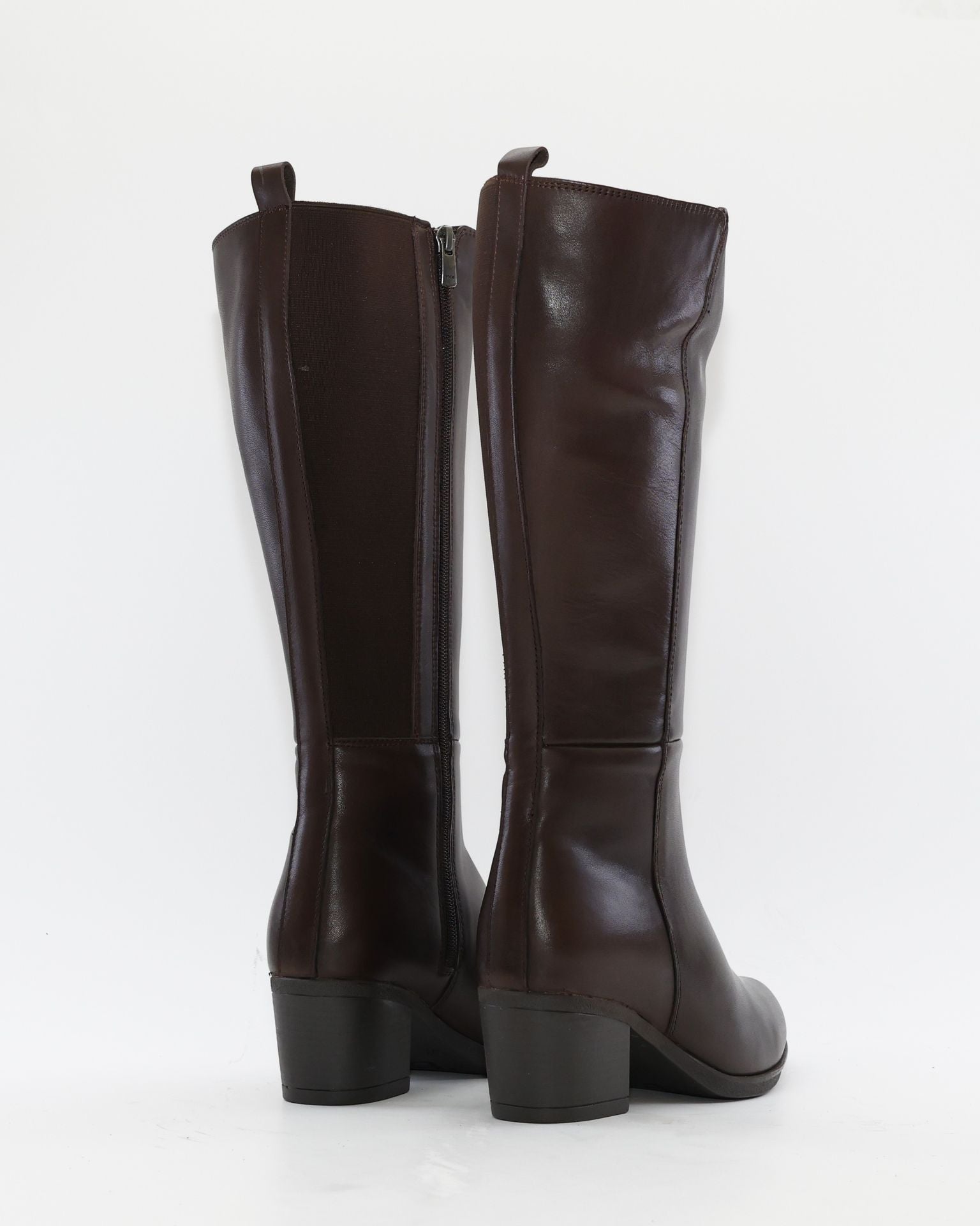 BOTA ALTA MUJER TACON MEDIO COLOR MARRON CREMALLERA Y ELASTICO TREINTAS L-1504