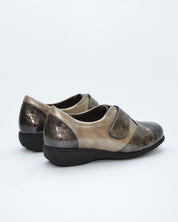ZAPATO MUJER ANCHO ESPECIAL PLANTILLA EXTRAIBLE CHAROL GRIS
