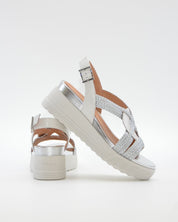 SANDALIA PLANA MUJER STONEFLY TRENZADA PLATA Y BLANCO