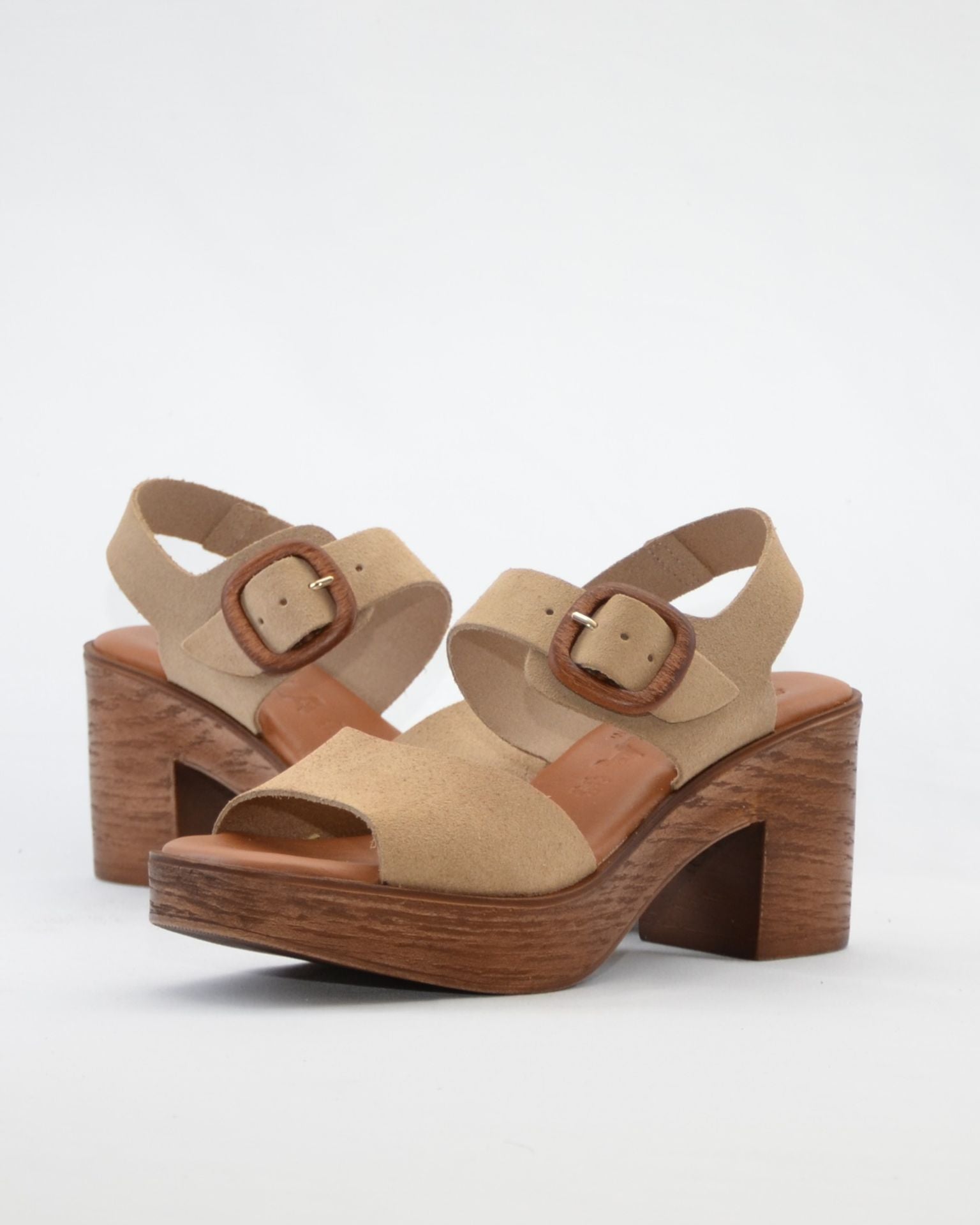 SANDALIA MUJER PLATAFORMA COLOR BEIGE CON HEBILLA KAOLA 930