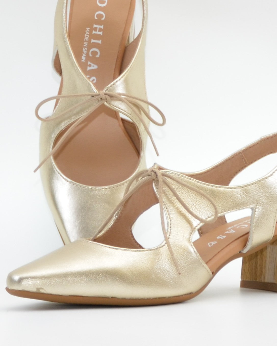 ZAPATO MUJER PLATINO TACON GRUESO DESTALONADO CON CORDON D CHICAS 4892 E. SAHARA