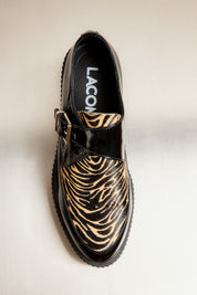 ZAPATO MUJER HEBILLA CHAROL NEGRO PRINT LACOMBA TIGRADA