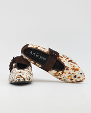 MERCEDITAS MUJER ANIMAL PRINT PONY ANTE MARRON CHOCOLATE CON CORREA Y HEBILLA LACOMBA PRALINE