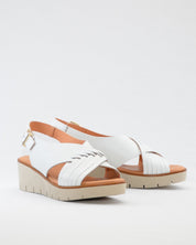 SANDALIA CUÑA BAJA CRUZADA BLANCA KAOLA 2451
