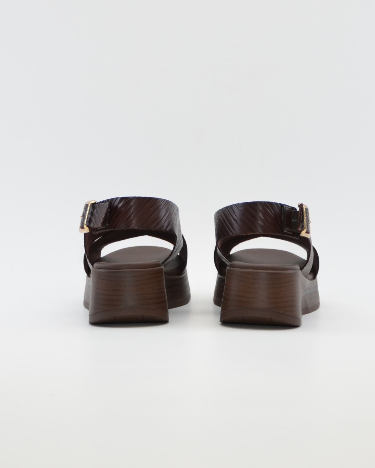 SANDALIA MUJER CRUZADA COLOR MARRON PLANTA ACOLCHADA PAULA URBAN 33-2070 TESTA