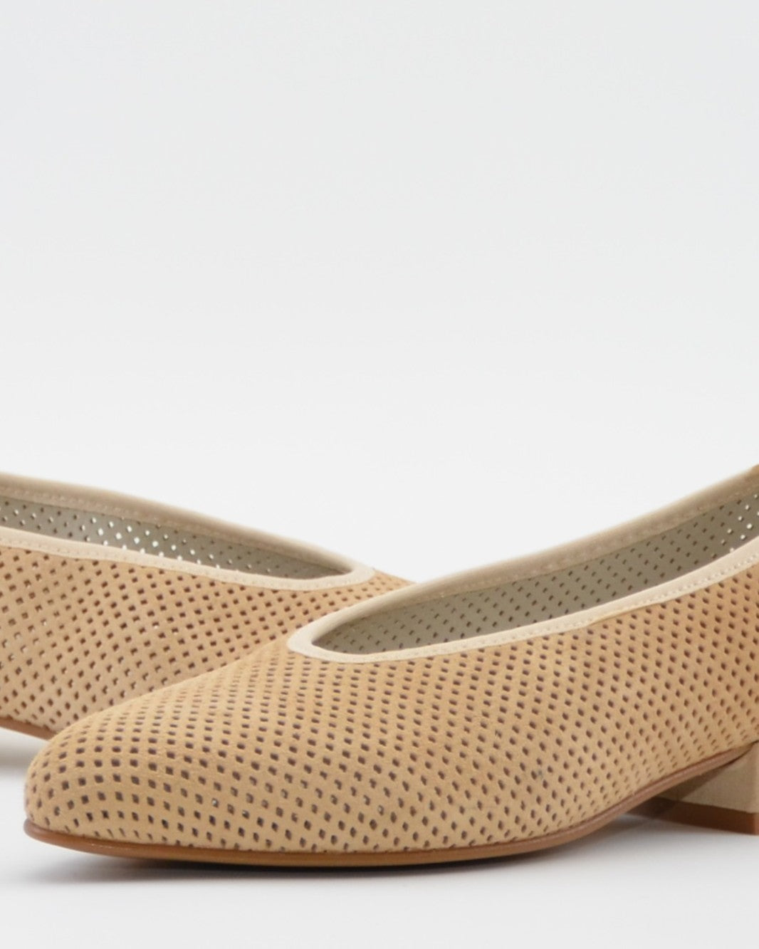MERCEDITAS DE PIEL COLOR BEIGE LACOMBA CANNA