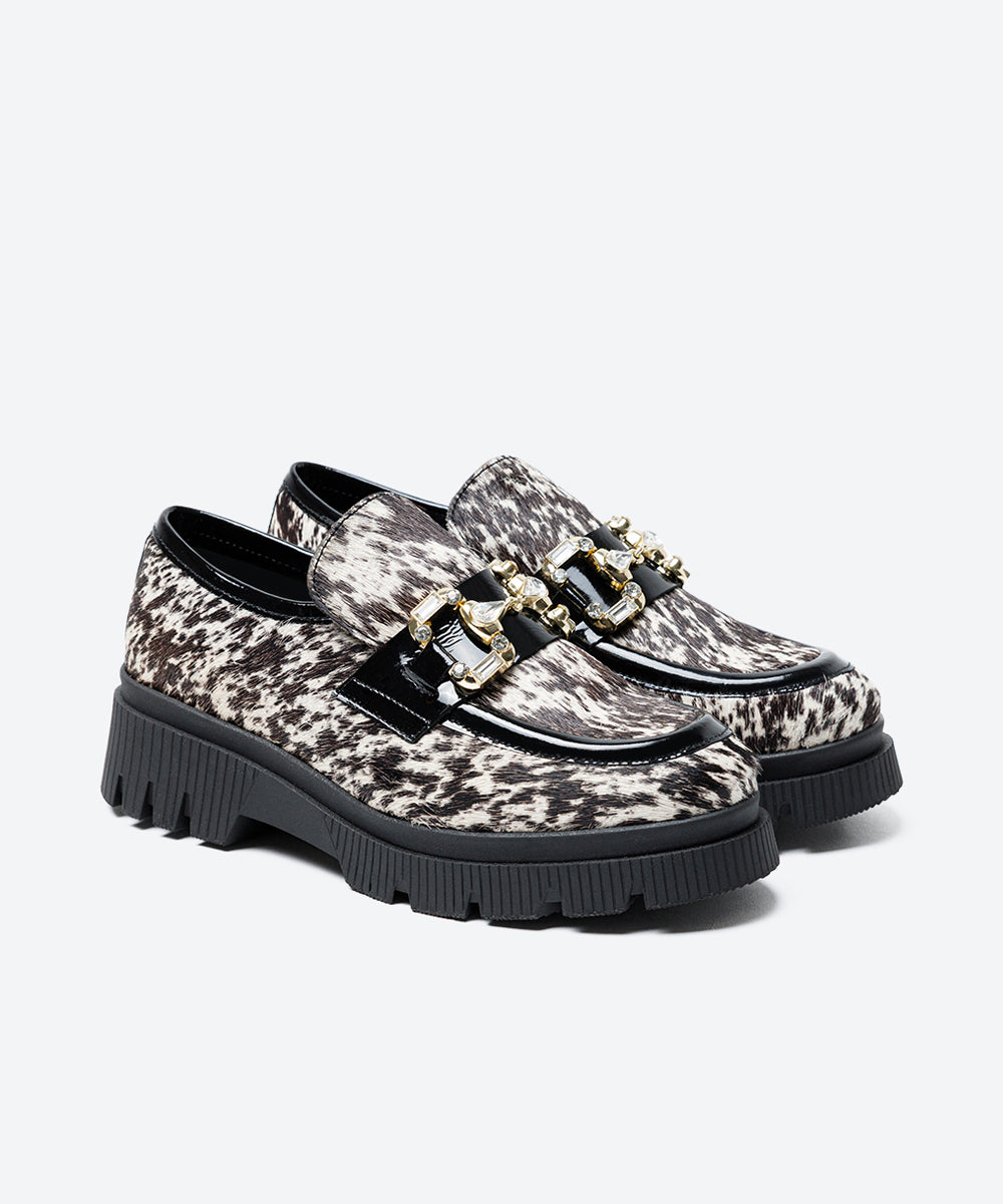 MOCASIN MUJER ANIMAL PRINT ADORNO BRILLO LACOMBA COSMOS