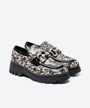 MOCASIN MUJER ANIMAL PRINT ADORNO BRILLO LACOMBA COSMOS