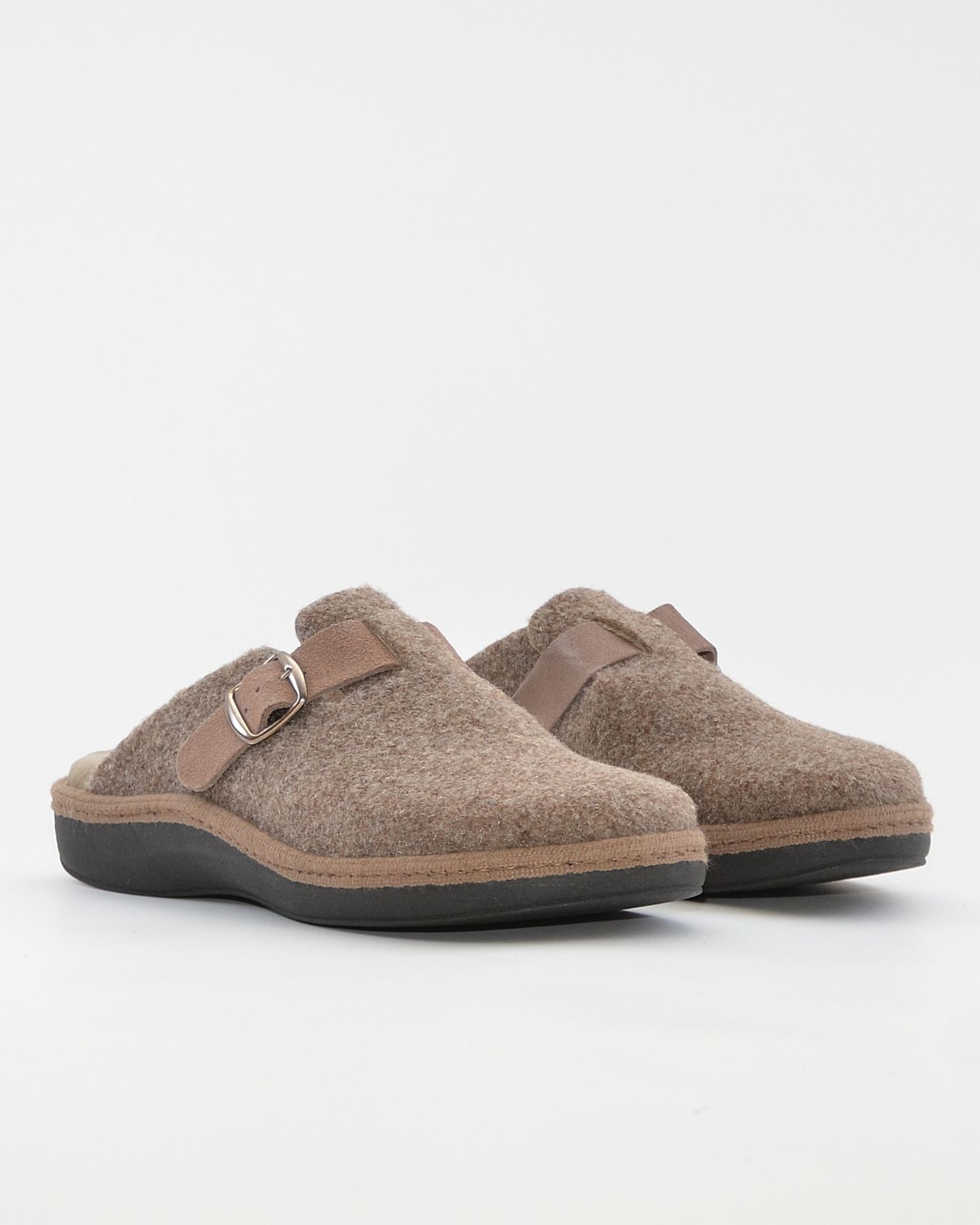 ZAPATILLAS DE CASA HOMBRE CON HEBILLA SALVI 41L-000 ELFO TABACO